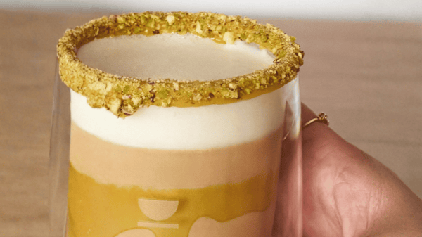 Café latte con crema de pistacho