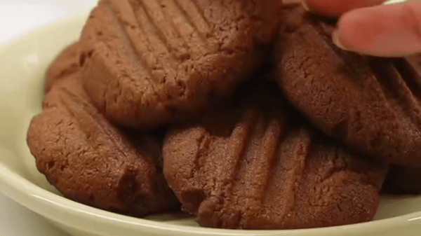 Galletas con crema de anacardo y algarroba