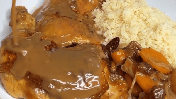 Pollo al horno con crema de almendra y canela