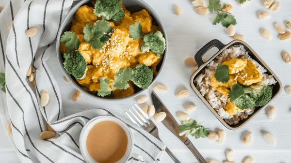 Pollo con crema de almendra