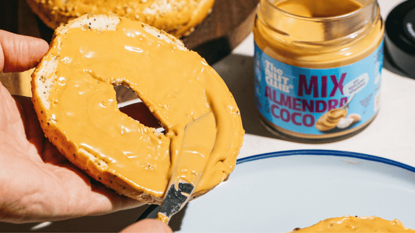Bagels con crema de almendra y coco