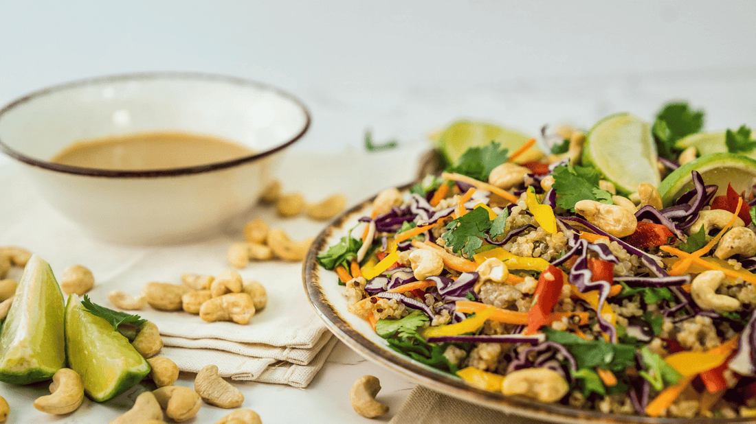 Ensalada de quinoa con crema de anacardo